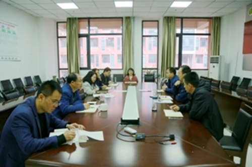 教工综合党支部邀请吕经理讲党课.JPG