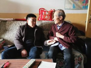 e941bfae86b848119b46335b7b7253bc.jpg 7王旭东副经理看望慰问李祖荫老师.jpg