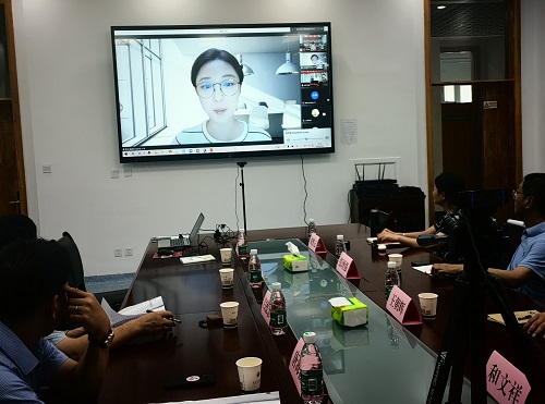 b0f9c0c83cdd43ba88a47cab219eeda6.jpg 员工代表四川农业大学黄奕嘉发言.jpg