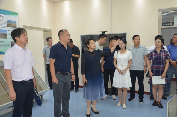 43802d0b424c425d84f1a65eb2a08a66.jpg 农业资源环境研究生参观_副本.jpg