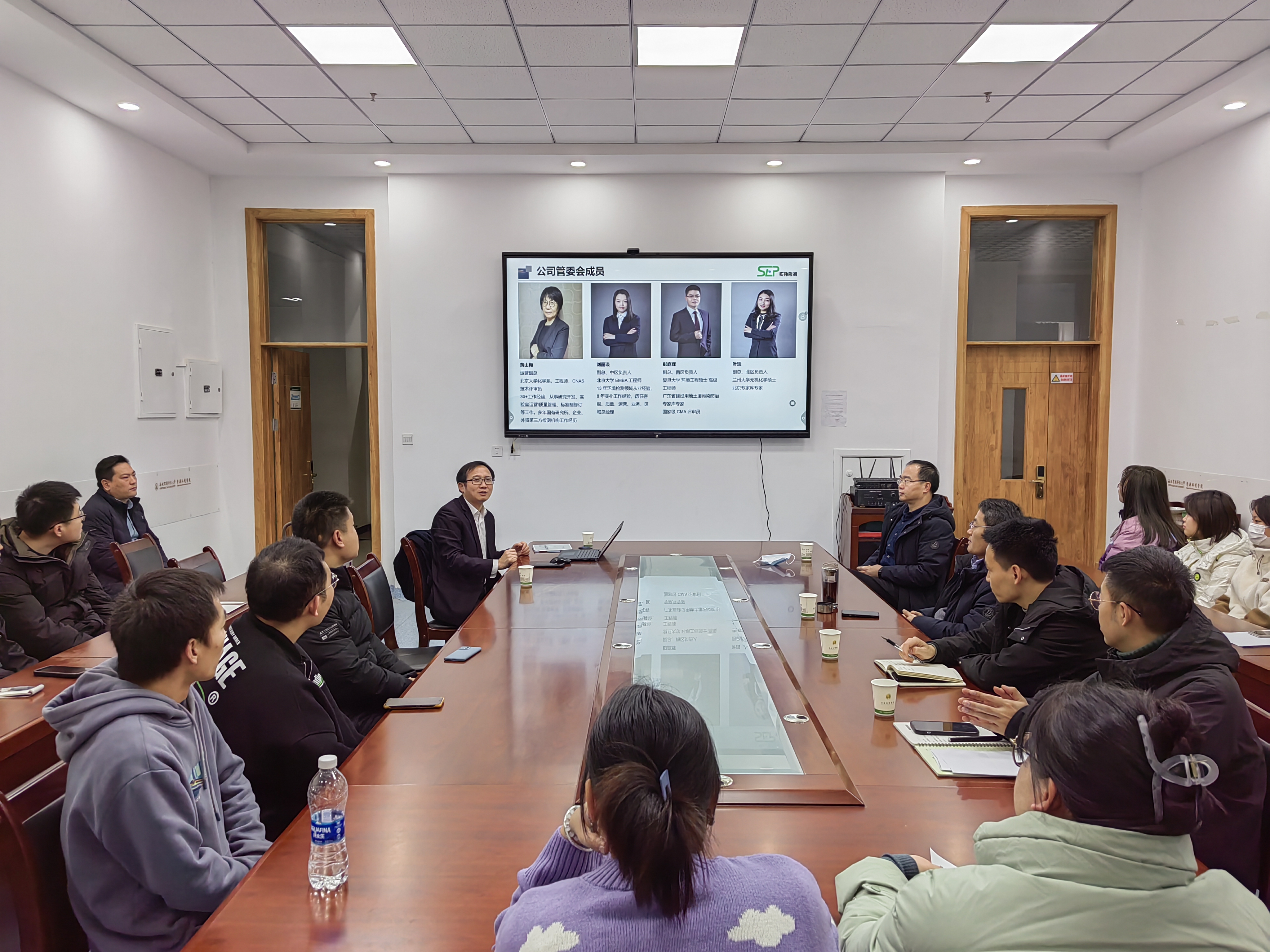 440b87f6bc14408a97b10e0b3a14ac1d.jpg 440b87f6bc14408a97b10e0b3a14ac1d.jpg